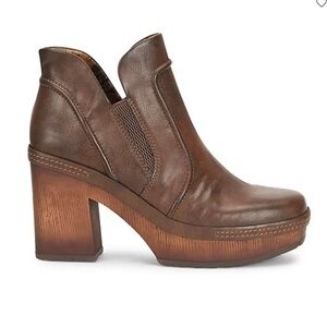 KORKS Robin block heel booties